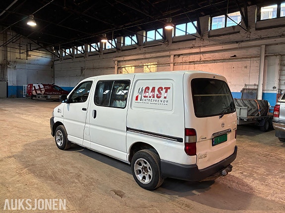 Toyota HiAce 3 of 30
