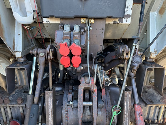 Massey Ferguson 375 27 of 30