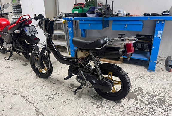 Suzuki FZ 50 2 of 7