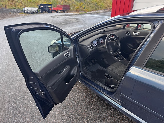 Peugeot 307 SW 13 of 30