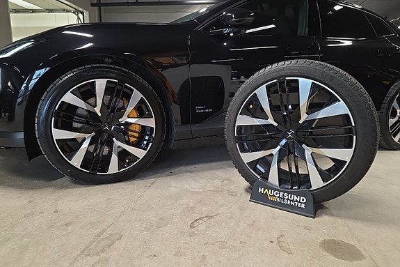 Polestar 4 10 of 22