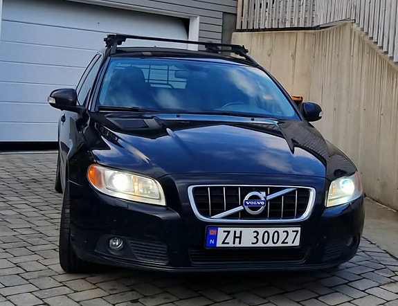 Volvo V70 2 of 6