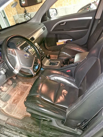 Volvo V70 4 of 6