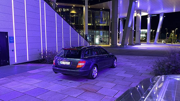 Mercedes-Benz C200 d 2 of 30