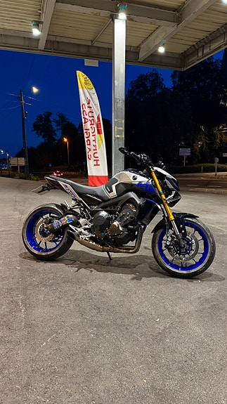 Yamaha MT-09 SP 2 of 11