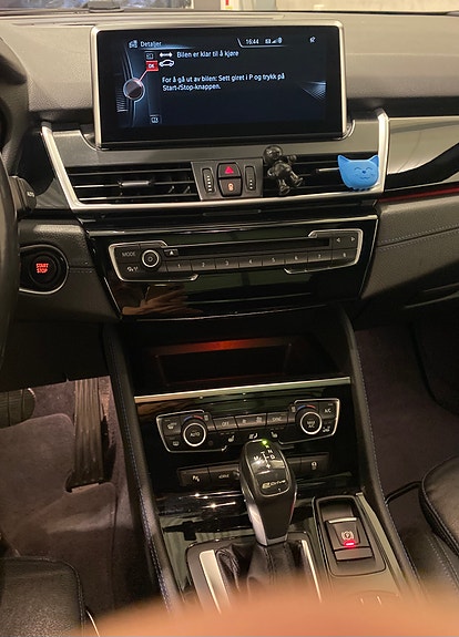BMW 225xe 29 of 30
