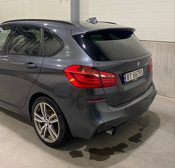 BMW 225xe 14 of 30