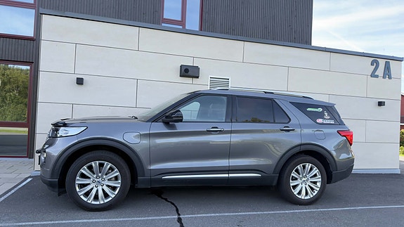 Ford Explorer 4 of 26