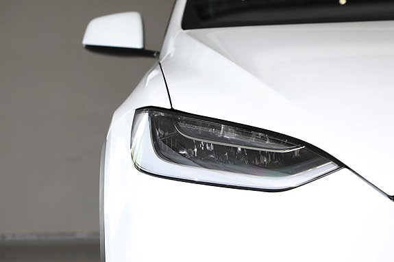 Tesla Model X 13 of 30