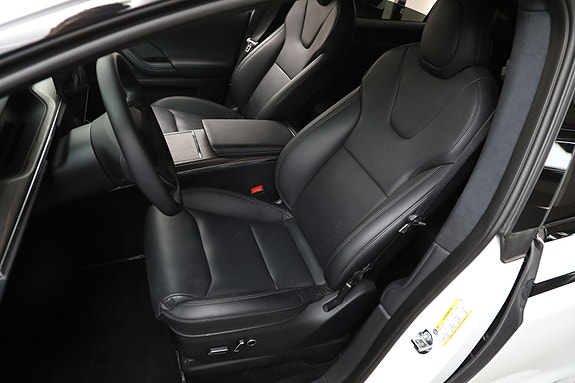 Tesla Model X 9 of 30