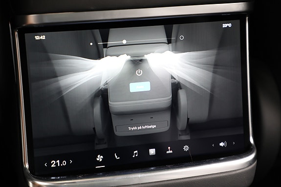 Tesla Model X 25 of 30