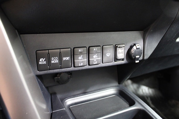 Toyota RAV4 12 of 30