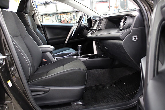 Toyota RAV4 27 of 30