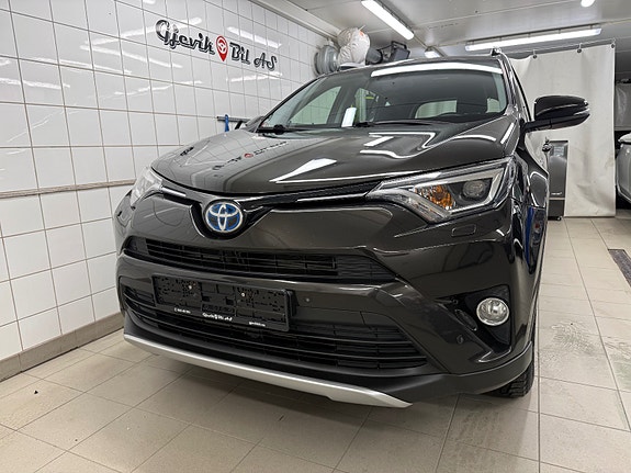 Toyota RAV4 2 of 30