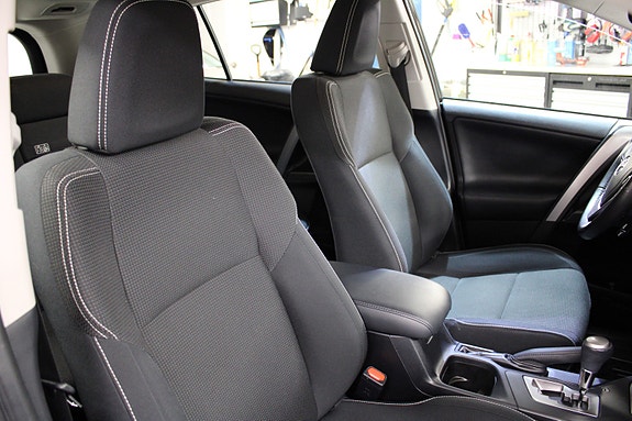 Toyota RAV4 30 of 30