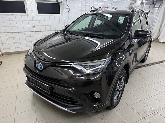 Toyota RAV4 4 of 30