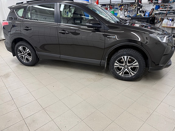 Toyota RAV4 7 of 30