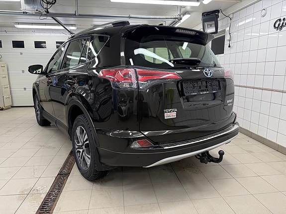 Toyota RAV4 14 of 30