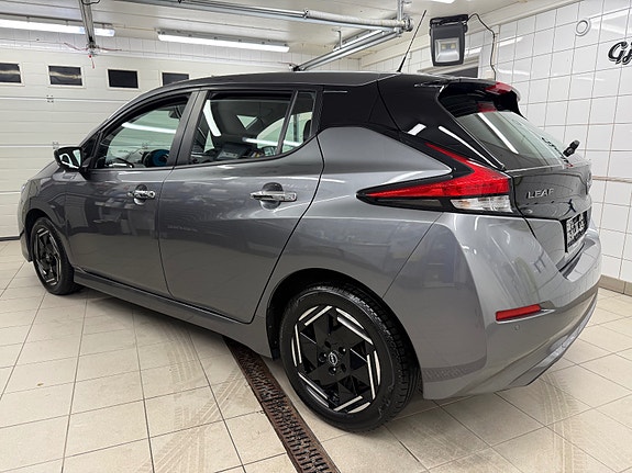 Nissan Leaf 5 of 30