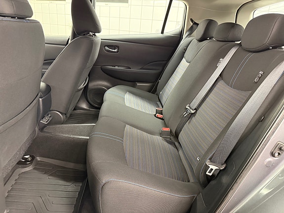 Nissan Leaf 27 of 30