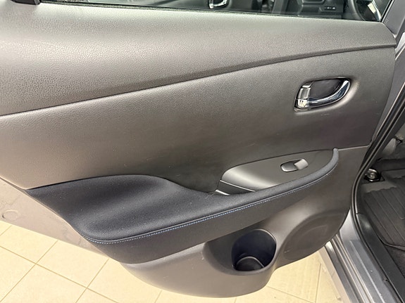 Nissan Leaf 29 of 30
