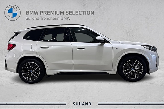 BMW iX1 6 of 22