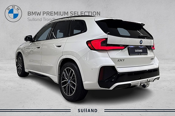BMW iX1 3 of 22