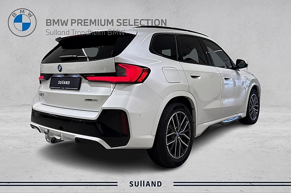 BMW iX1 5 of 22