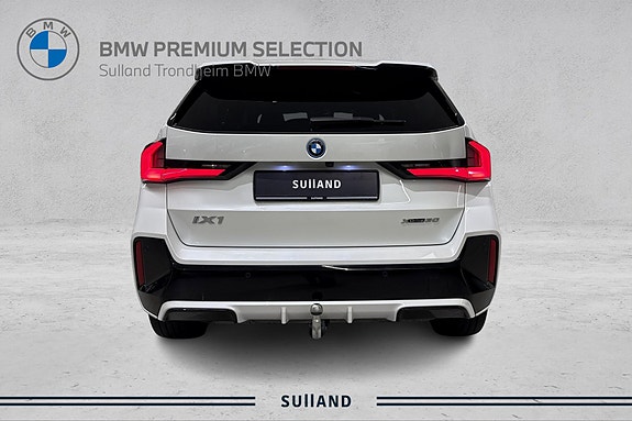 BMW iX1 4 of 22