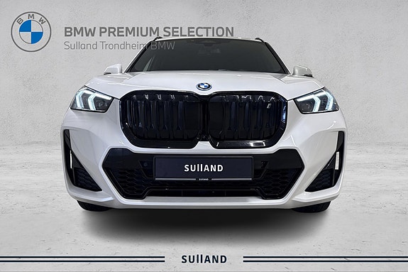 BMW iX1 8 of 22