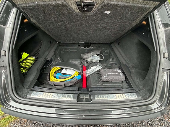 Mercedes-Benz EQC400 13 of 14