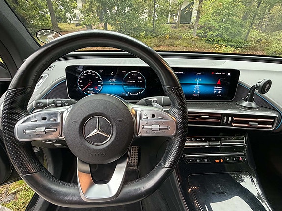 Mercedes-Benz EQC400 7 of 14