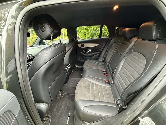 Mercedes-Benz EQC400 8 of 14