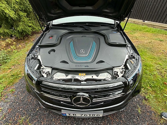 Mercedes-Benz EQC400 9 of 14