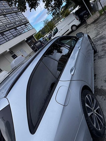 Mercedes-Benz E300 de 2 of 8