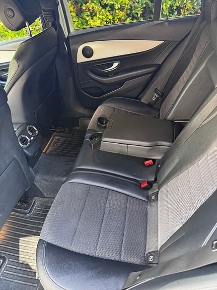 Mercedes-Benz E300 de 4 of 8