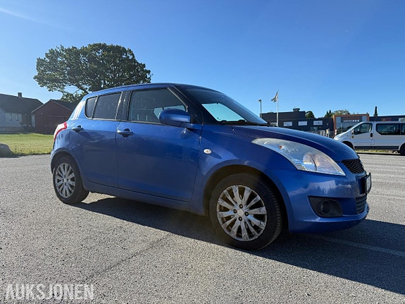 Suzuki Swift 2 of 30