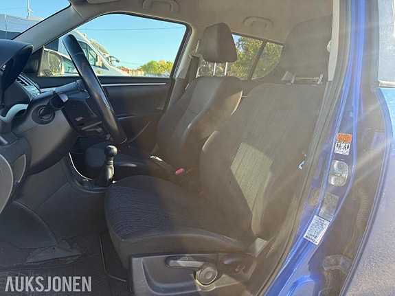 Suzuki Swift 17 of 30