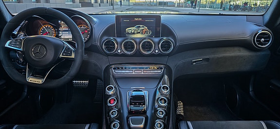 Mercedes-Benz AMG GT S 26 of 30