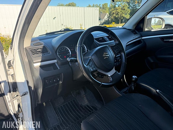 Suzuki Swift 17 of 30