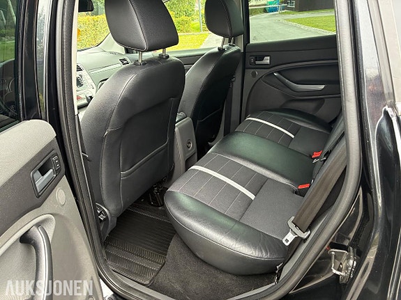 Ford Kuga 10 of 18