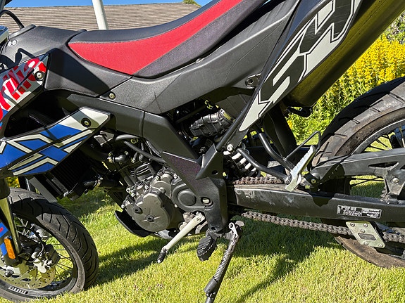 Aprilia SX 125 Super Motard 4 of 6