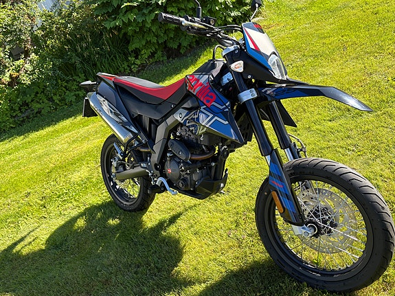 Aprilia SX 125 Super Motard 2 of 6