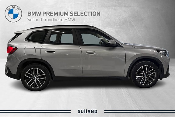 BMW iX1 6 of 26