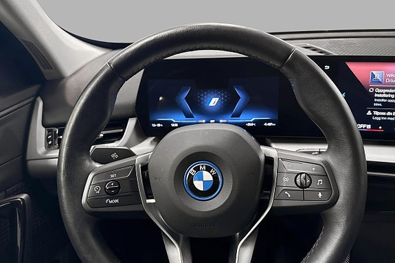 BMW iX1 10 of 26