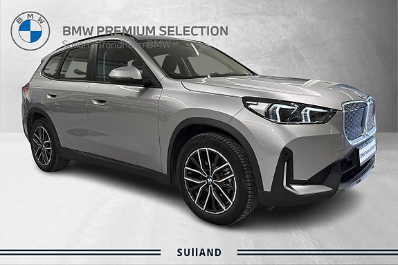 BMW iX1 7 of 26