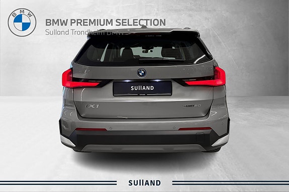 BMW iX1 4 of 26
