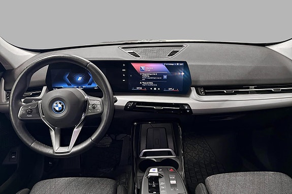 BMW iX1 9 of 26