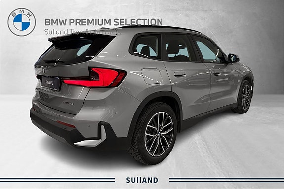 BMW iX1 5 of 26