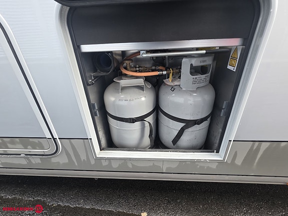 Carthago Chic S-Plus I 64 QB // Iveco // Alde // Toalett tank // Hyrauliske labber 12 of 30